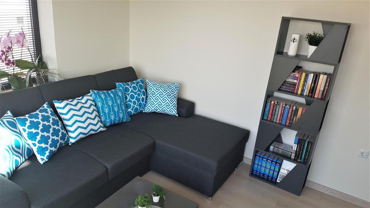 Azzurro-Top Floor Apartment In Quiet Neighborhood, Free Private Parking Varna Ngoại thất bức ảnh