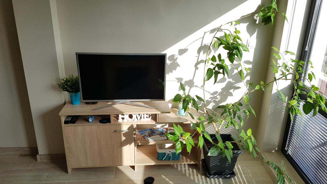 Azzurro-Top Floor Apartment In Quiet Neighborhood, Free Private Parking Varna Ngoại thất bức ảnh